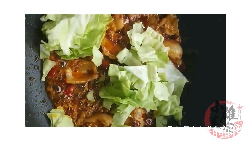 “包菜炒粉丝”的正确做法难怪炒粉条老粘锅,一看才明白