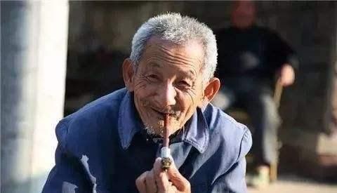 老人|为什么有些老人抽几十年烟依然长寿,有人却得肺癌？抽烟男性必收