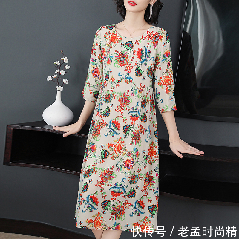 优雅|最近超火一款薄毛衣:叫“樱花粉”,春天搭小脚裤,贼美贼显年轻