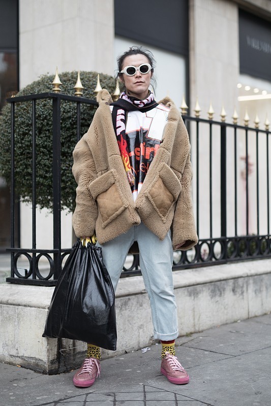 “时尚黑马”羊羔毛外套怎么选? 9套穿搭干货分享, 快来抄笔记吧