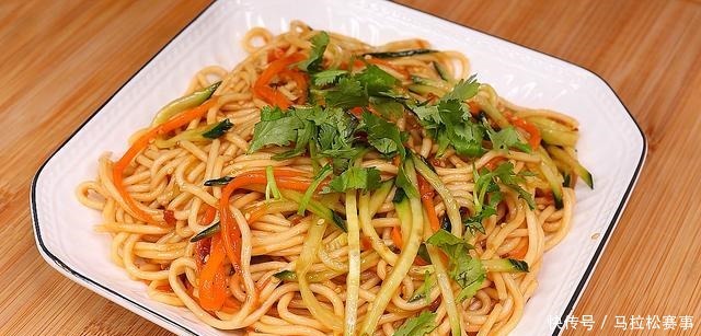 想吃甜面酱不要买，教你在家做，1元成本能做1碗，拌啥都好吃！