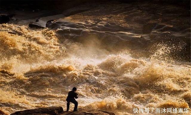 上联|上联:小偷偷偷偷东西,下联一出便成千古绝对,横批一出就更妙了