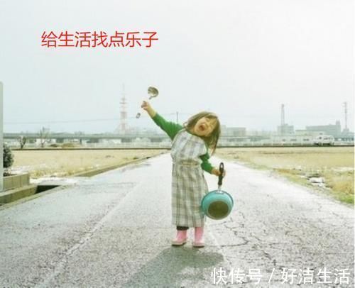 娃子|现代妈妈带娃图鉴:萌娃遇到“危险”让他哭,先拍个“皂片”发圈