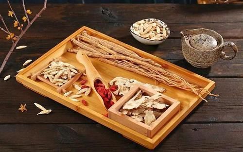 补气|黄芪是个宝,乱喝也不好,喝对了,养肝补肾,滋养气血,美容养颜