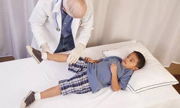 生理性|8岁孩子喊“腿痛”，家人误以为是生长痛，殊不知得了“骨肉瘤”