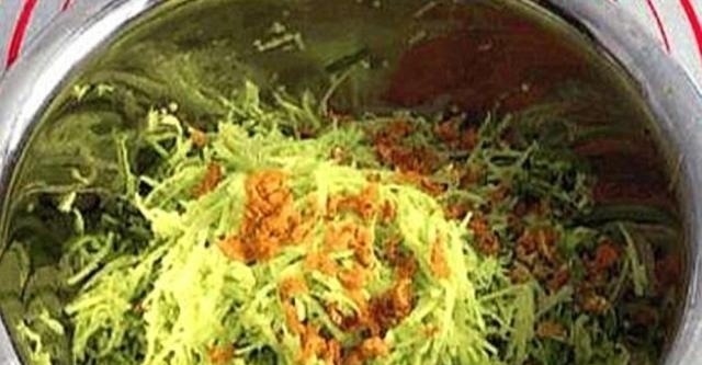 包萝卜饺子时,别放“此2物”,很多人会放,萝卜味道很怪还发苦