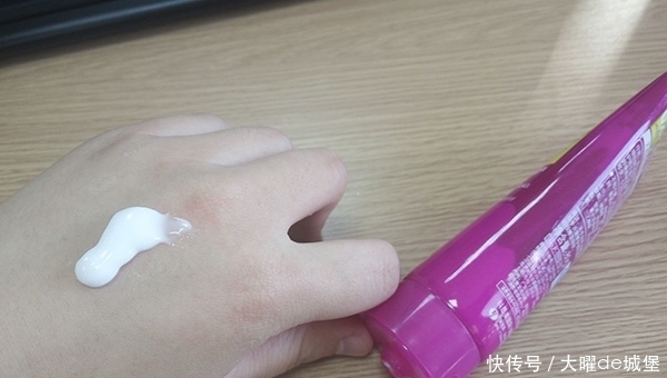 为什么有些人手指甲上有月牙,有些人没有?是怎么回事?