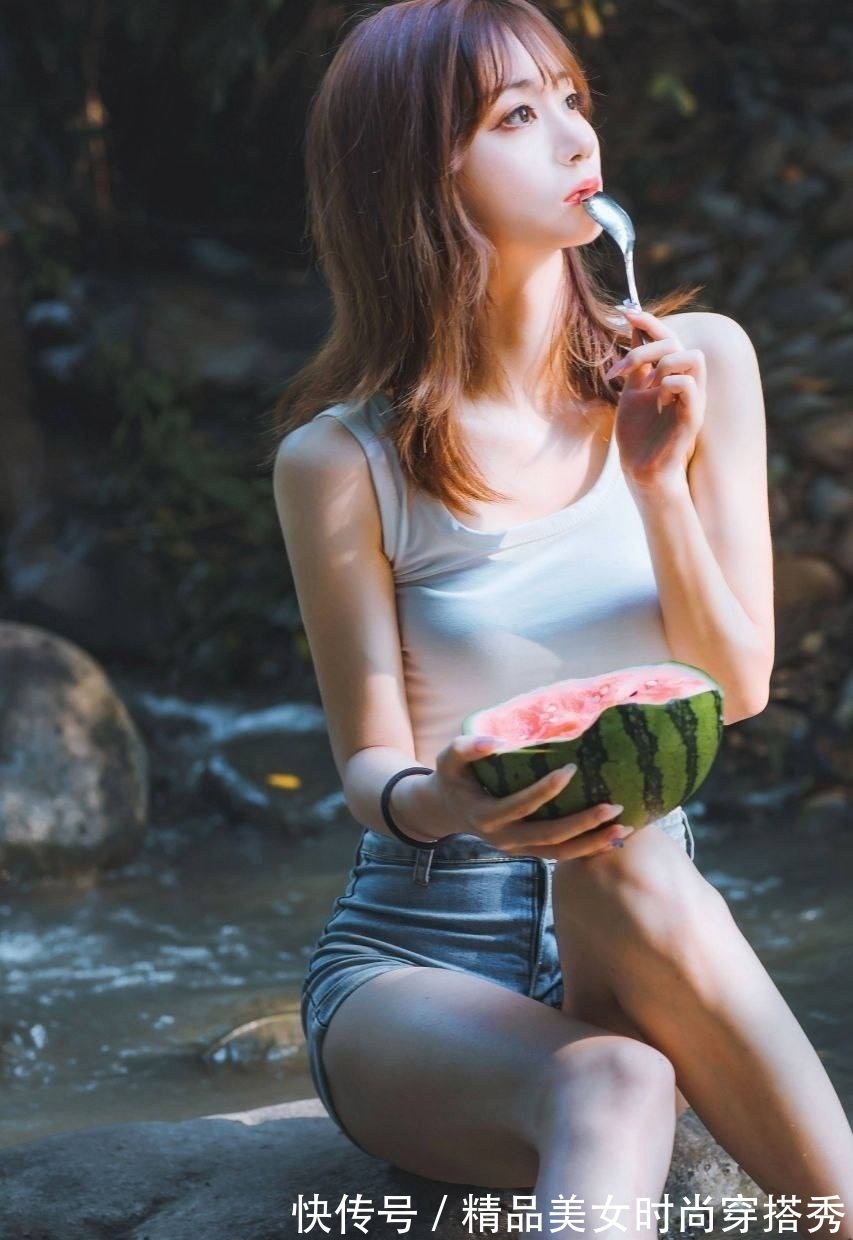 背心|说到小姐姐们最喜欢的穿搭单品,莫过于吊带的背心和牛仔短裤了