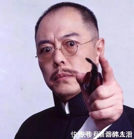 书法@张铁林书法得到了专家的认可,自成一体,成为了国际书协的副主席