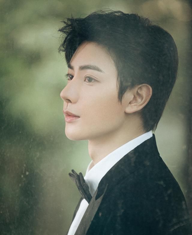 几度和张哲瀚搭戏,总饰演谦谦公子,王佑硕的近照却让人笑不出来