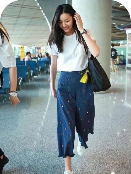 搭配 帆布鞋已经失宠了,今年最火的鞋子是“饼干鞋”,时髦显瘦又显高