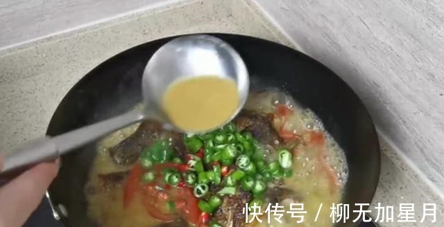 西红柿|好吃不长肉的西红柿闷鲤鱼，不学起来就亏大了！