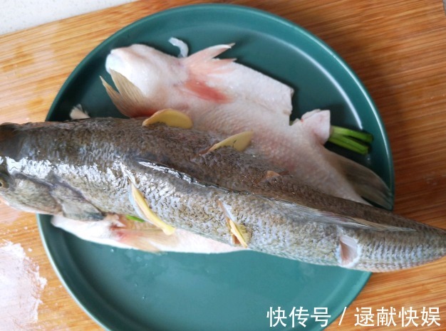 鲈鱼|清蒸鲈鱼时,何时上锅蒸蒸几分钟做好关键5步,鱼鲜嫩没腥味
