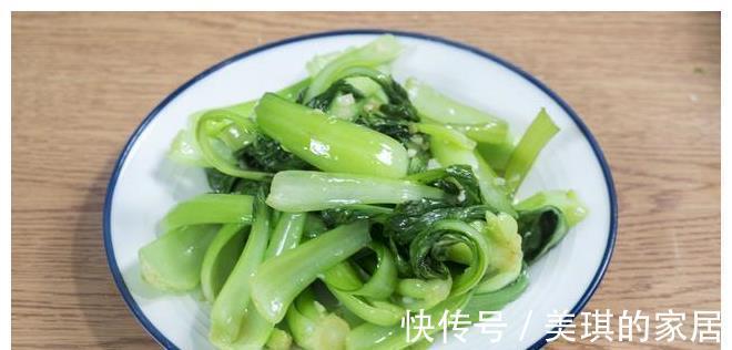 饭菜|今天的晚餐，有鱼有肉，荤素搭配，爸妈回来就能吃上可口的饭菜了