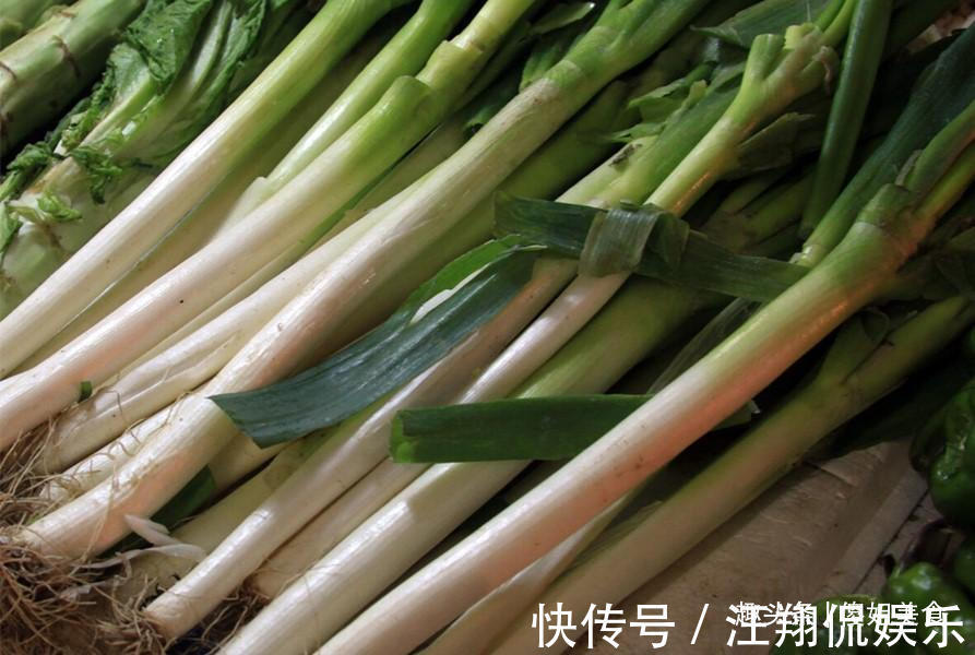 原来保存大葱一点也不难，不烂不空心，放半年不坏，冬天随吃随取