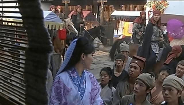 告示|有人给朱元璋进献了貌美如花的女子,几天后他却怒道:推出去斩了