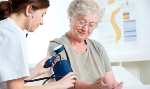 下降|血压高的人:这4类食物别碰,坚持3个事情,不出2月,血压往下降