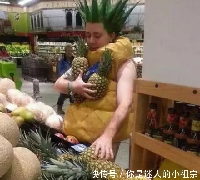 |幽默笑话：晚上，女朋友扔给我500块钱，还说：来两分钟的……