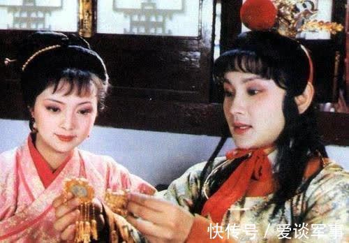 贾府&红楼梦：贾宝玉有多厌恶薛宝钗？三次公开嘲讽打脸，说得太难听！