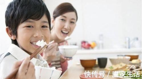 整成網(wǎng)紅的韓安冉,與女兒對比,網(wǎng)友:女兒好看多了