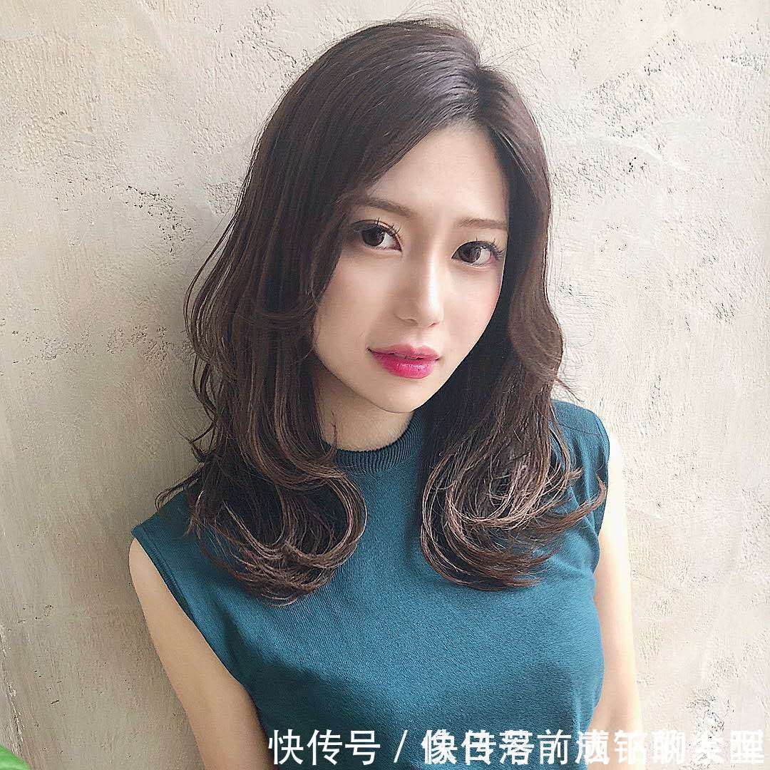 皮肤|染头发什么颜色显肤色白?低调奢华的棕色,减龄时尚永不过时