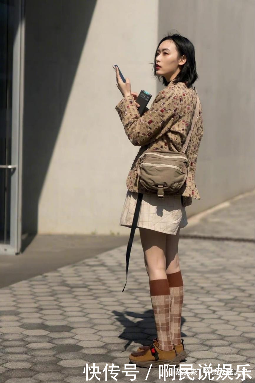 女人不管穿啥,建议少挑这3种“颜色”,显老没气质,被人说邋遢