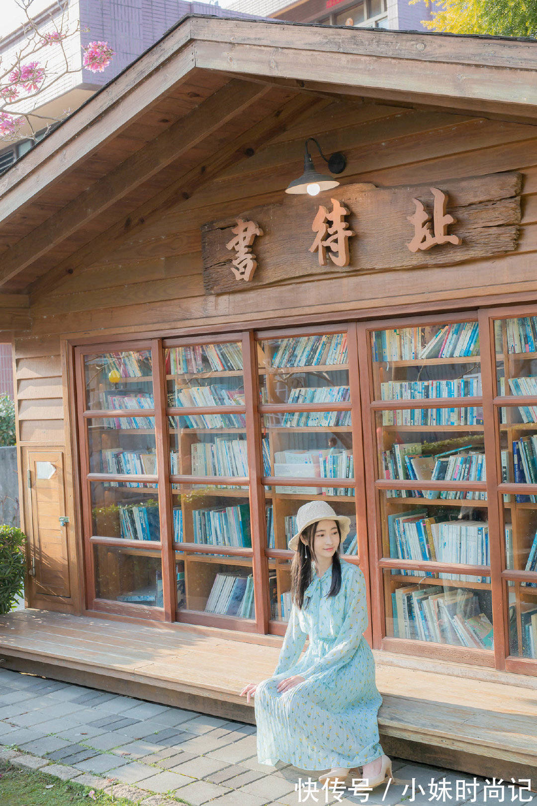 碎花裙|小姐姐的碎花裙十分的优雅清新,简约大气中也有女性的柔美