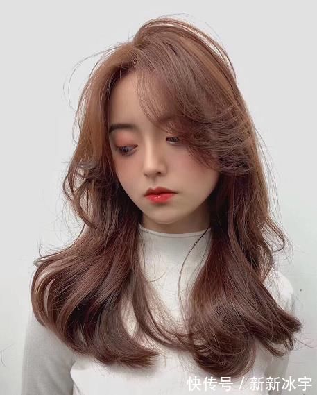 黄色|黄色发色曾经OUT了!2021年盛行这3款发色,显白还上层次