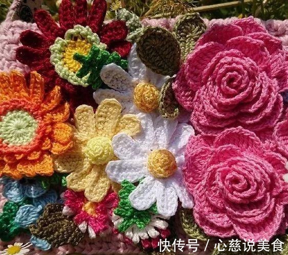 包包$55款超美的钩花包包,只要会钩不同的花,拼缝在一起,就能做出