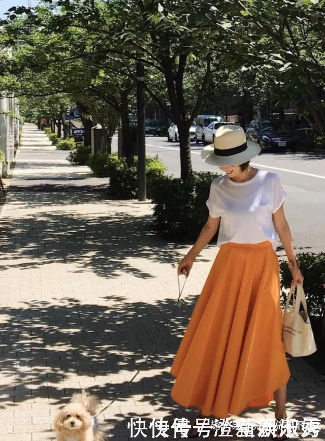日常穿搭|这位日本主妇50岁,适龄穿搭简约又大方,堪称行走的时尚教科书