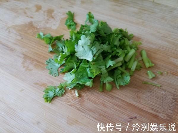 花生|花生不用炸不用煮,这样做简单又美味,每周吃几次,清热又降火