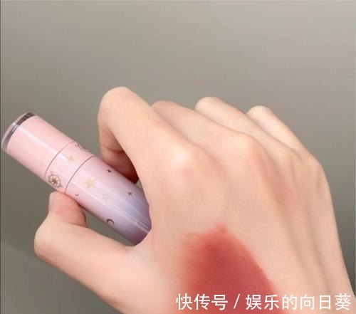 党姐妹 学生党爱用口红,素颜涂也不会被发现!骗过直男!