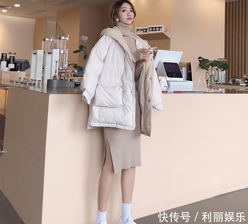 终于等到今年流行的羽绒服了:80后女人穿,瞬间变成妙龄女孩
