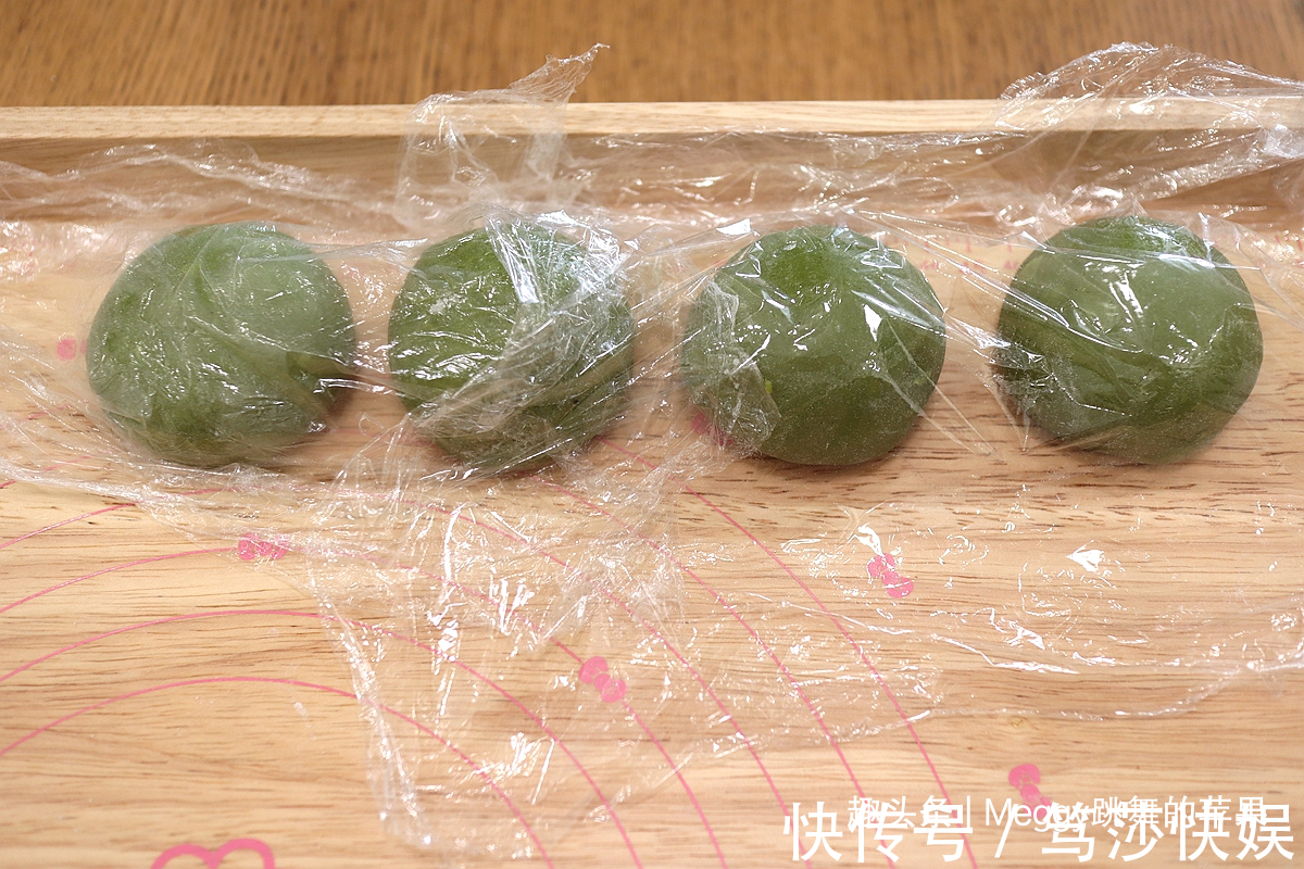 保鲜膜|真佩服苹果姐，1块面做4个2馅2味的吐司，早餐零食还愁啥
