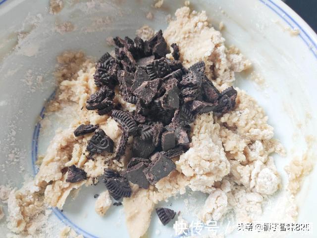 奥利奥|做饼干的时候加点奥利奥，不用打蛋器简单省事，香酥可口百吃不腻