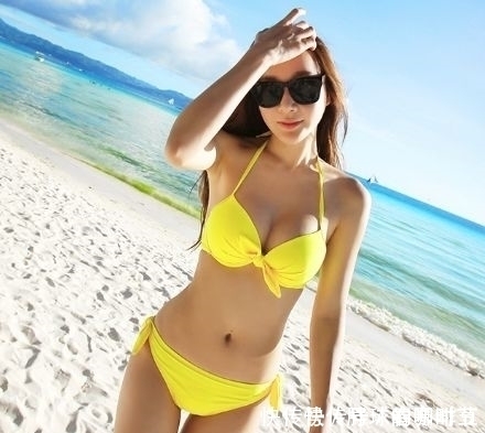 迷人|文雅秀气的比基尼泳衣小姐姐,一举一动间透露着迷人的气息