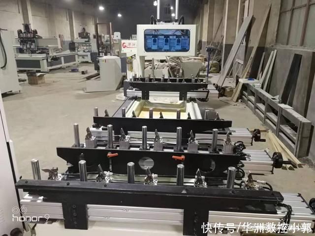 制造|实木家具制造篇之木工打眼机，数控榫槽机