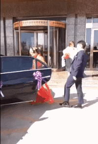 |搞笑GIF趣图：新来的小老弟，居然有这刀功