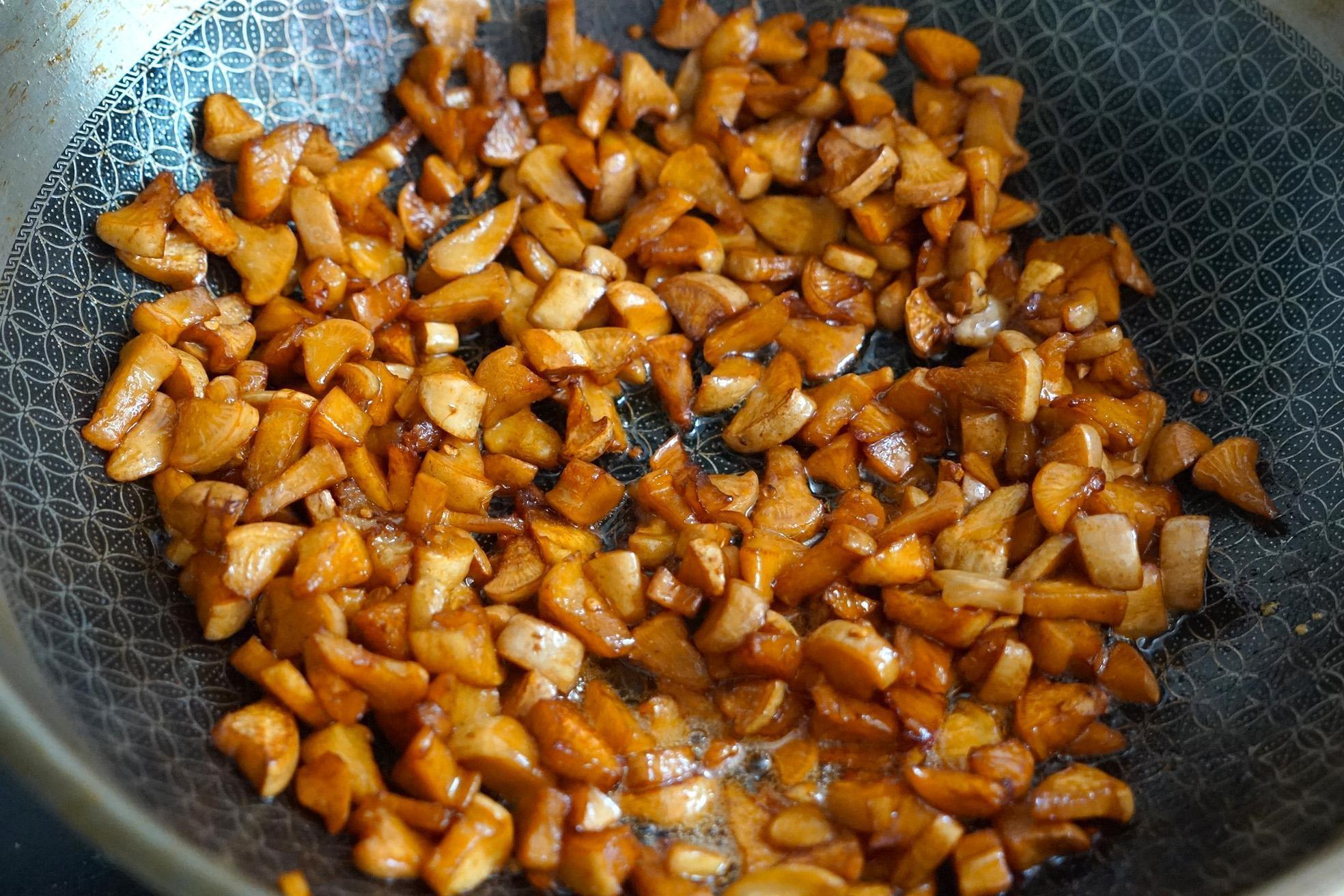 这种菜过去家家户户都有,配上辣椒炒一炒太下饭了,给肉都不换