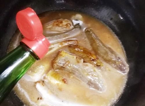 炖鱼，加酒加醋去腥就废了，正确的是放“它”，吃起来不腥，特鲜