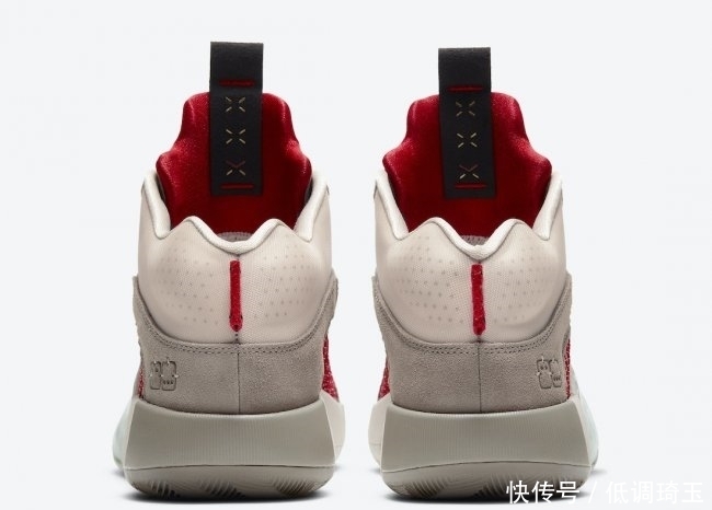 顶级排面!鞋王塔克上脚两双冠希兵马俑!下月登场