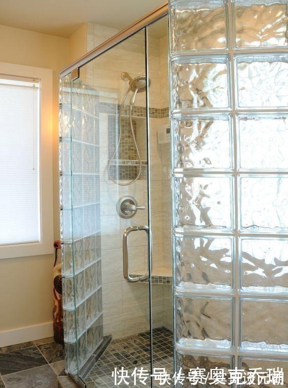 玻璃|砌玻璃砖才是我的心头爱,6㎡卫生间明亮清爽,结实耐用是几十年