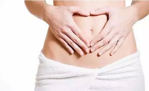 肚腩|睡前若这样拍打肚子，不出一个月，肚腩小了，也许还有助于淡斑