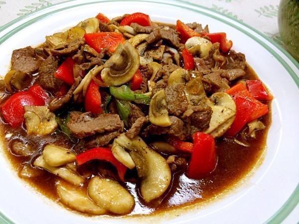 美食推荐干锅香辣肥肠、酸菜牛肉、酱炒蘑菇牛肉、苦瓜回锅肉