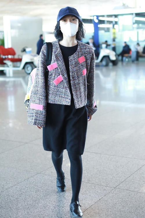 小香风外套是什么？就是这种花呢镶边小外套，穿上时尚优雅有气质