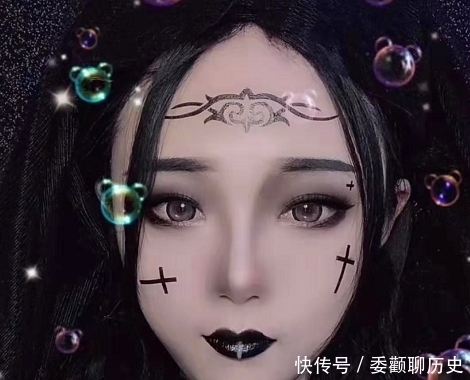 艺术生用“黑色口红”画全脸，开始：一看就会，成品：一学就废！