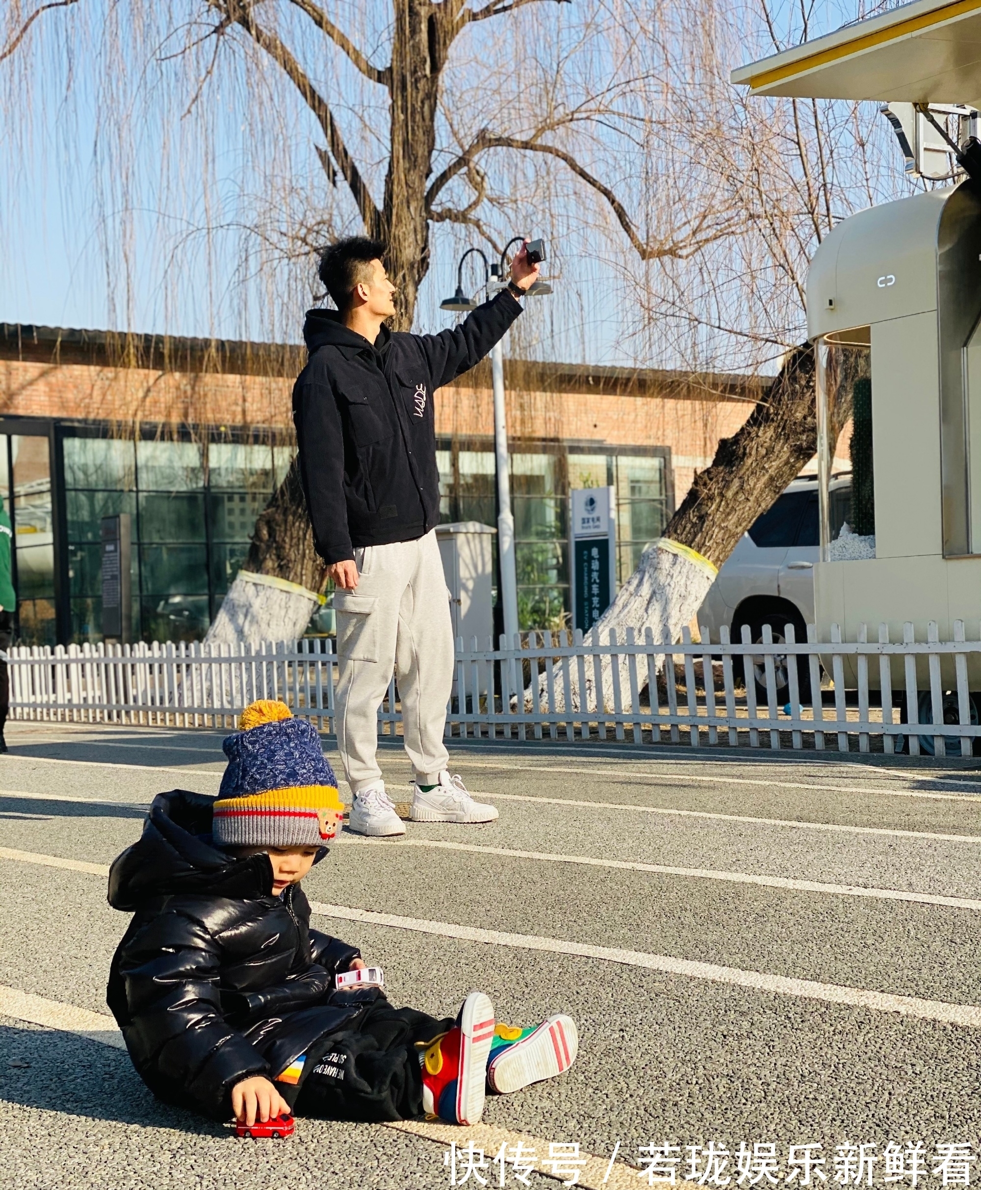 谌龙|林丹儿子每天狂练1.5小时网球,已能与谢杏芳对打!谌龙佛系带娃