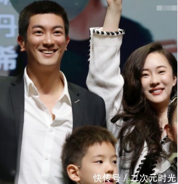 儿子嗯哼|杜江霍思燕观看儿子演出,7岁嗯哼参与歌词创作!自信大方地表演