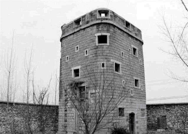 兵藏|日本兵藏在炮楼里,苏军久攻不下,我国1老农民路过:我有办法!