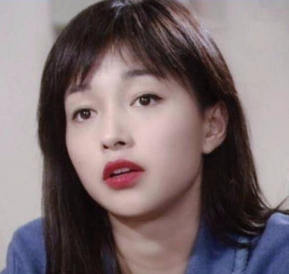 童年里的"小辣椒"李绮红,为何在事业高峰期隐退,如今成为护士